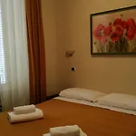 Everest Hotel 2*