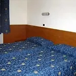 Everest Hotel