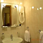 Everest Hotel
