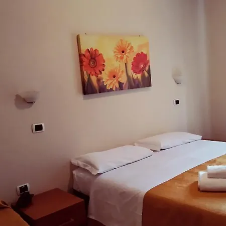 Hotell Everest 2*