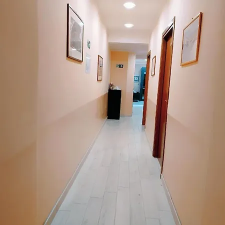 Hotell Everest 2*