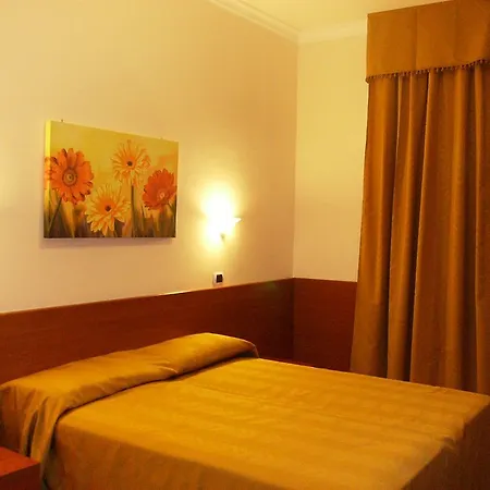 Hotell Everest 2*