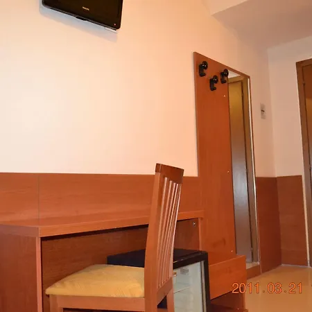 Hotell Everest 2*