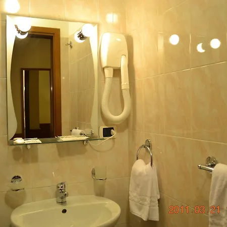 Everest Hotell 2*